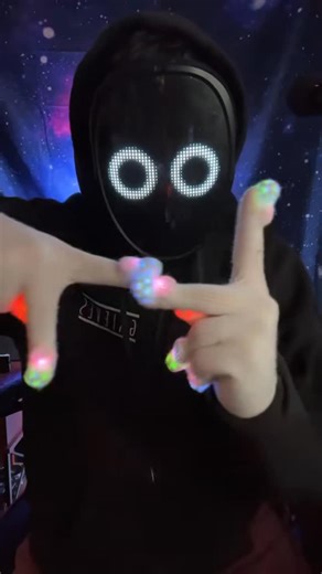 Liquid Flowart on Instagram: "It’s just too much fun! #asmr #liquidflowart #gloving #lightshow #flowart #relax #flowstate #flowarts #calming #tutting #dance #trippy"
