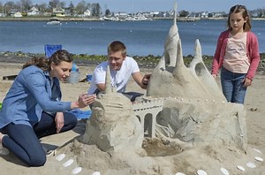 Hallmark Channel News: ‘Sand Dollar Cove’ Has Heart, Soul, History And Values, Actors Talk New Movie