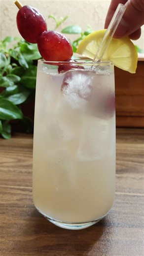 Easy Grape 🍇 Vodka 🍸Cocktail Try It Now!👌🏻#clear #shorts #drink #liquid #cocktail #vodka #grape