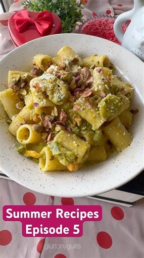 Zucchini capsicum sauce pasta