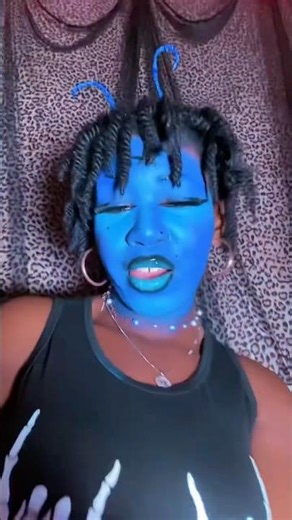 Alien make up 👽😱 (should I do a makeup tutorial???)