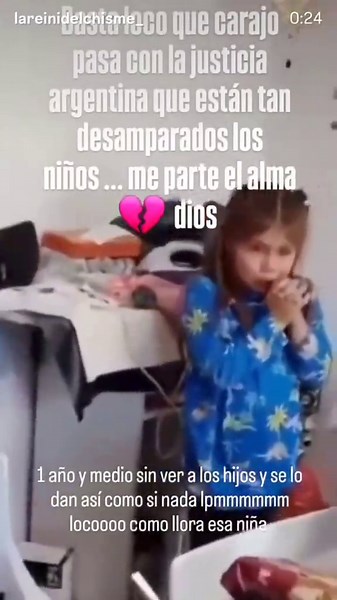 El video se volvió viral en pocas horas. En él, una niña, con la voz quebrada, le suplica a su padre: “¿Mañana puedo volver con vos?”. La escena generó una fuerte preocupación y reabrió el debate sobre cómo actúa la justicia familiar en situaciones tan delicadas. En las imágenes, la menor aparece visiblemente angustiada durante lo que sería un proceso de traslado de custodia. Entre lágrimas y sin poder calmarse, repite una y otra vez su deseo de quedarse con quien la crió. A su alrededor, adulto