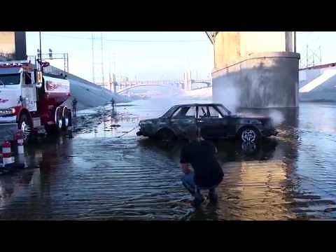 Cage The Elephant - Cigarette Daydreams (Official Behind The Scenes)