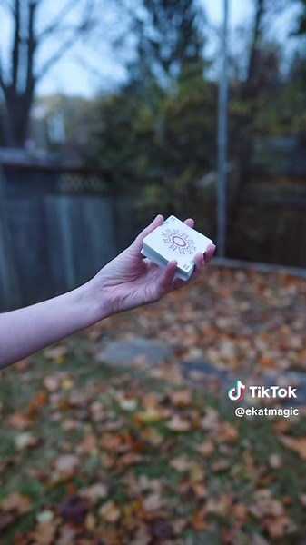 ekatmagic (@ekatmagic) - One-Handed Riffle Shuffle Techniques for Cardistry