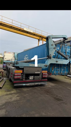 Unloading two 40’ containers and positioning all components of a very large tube Laser weighing approximately 20t #heavymachinery #engineering #tubelasercuttingmachine