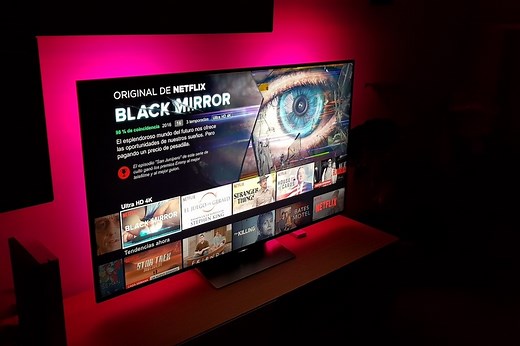 Tecnología Ambilight y alternativas: guía de compra de sistemas LED para crear una iluminación ambiente en la parte trasera de la TV