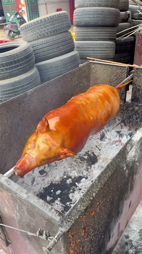 Is this the CRUNCHIEST skin ever? 🐷 Ultimate Roast Whole Pig | Home Kitchen China