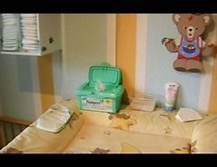 Windeln anziehen - so wickelt man ein Baby richtig