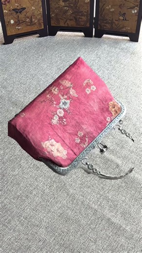 Silver clasp closes gently—carry the romance of Chinese style in daily life~ #bag #fashion #gift #diy #sewing