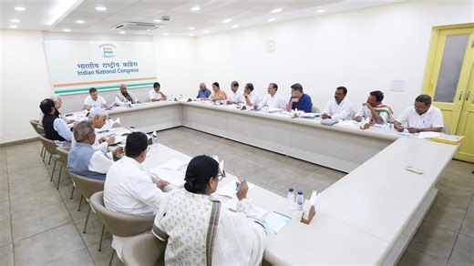 31 പേരുടെ പട്ടിക AICC അംഗീകരിച്ചു; ആദ്യഘട്ട പട്ടികയിൽ എംപിമാരില്ല, പെരുമ്പാവൂരിൽ സസ്‌പെൻസ്