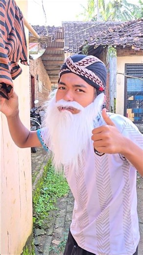 Grandpa's clothes got chicken ee