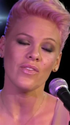Pink Performs Perfect Live Acoustic#artistsoftiktok #tiktokvideos #throwbackvideo #pink #foryoupageofficiall❤️❤️tiktok #fvp #reels #love