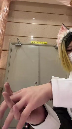 i present to youーhinata the sunshine #kenmakozume #cosplay #kenma #haikyuu #haikyuucosplay #hinatashoyo #hinata