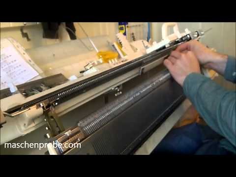 Lochmuster auf der Strickmaschine