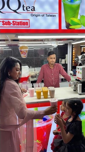 মায়ের কাছে আজকের ডিমান্ড—স্ট্রবেরি মিল্কশেক! 🍓🥤🔥🥰 #milkshake #momdaughter #shorts