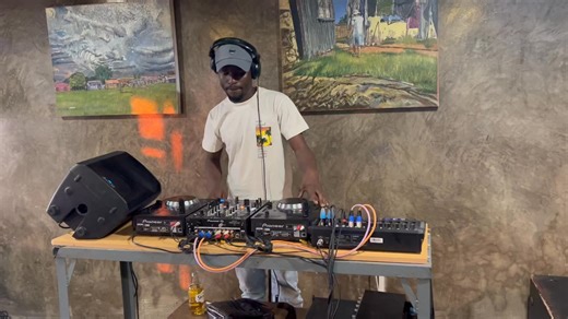 Our sunset grooves music curator @majikalbliss playing some dope tunes last Saturday. Looking forward to this Saturday, hope to see you there. Only at Ndawo Yami | Zamajobe