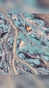 After the tide recedes, the #Qiantang River (in #Hangzhou, #Zhejiang) transforms into an #oilpainting. The ebbing waters of the Qiantang River reveal stunning “tidal patterns,” just like the abstract artistry of nature! | T-Time HK