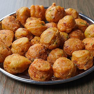 922K views · 2.6K reactions | If you have suji / semolina at home, don't be late try this super crispy suji pakoda recipe | Yummy Recipes | Facebook
