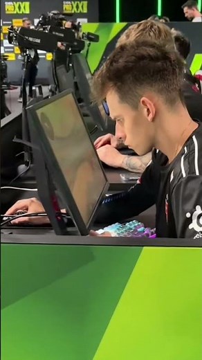 Frozen Offline Warmup – Aim Botz Handcam & Mouse Grip | CS2 Pro POV