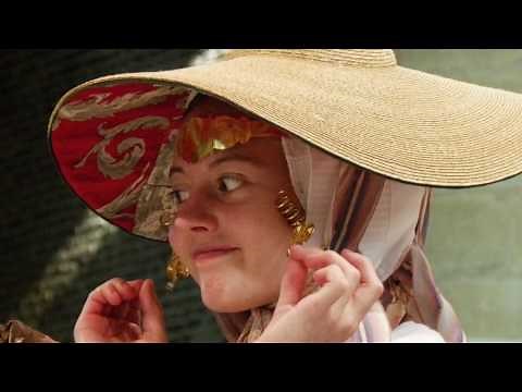 Klederdracht 2013: a wonderful parade of traditional Dutch costumes