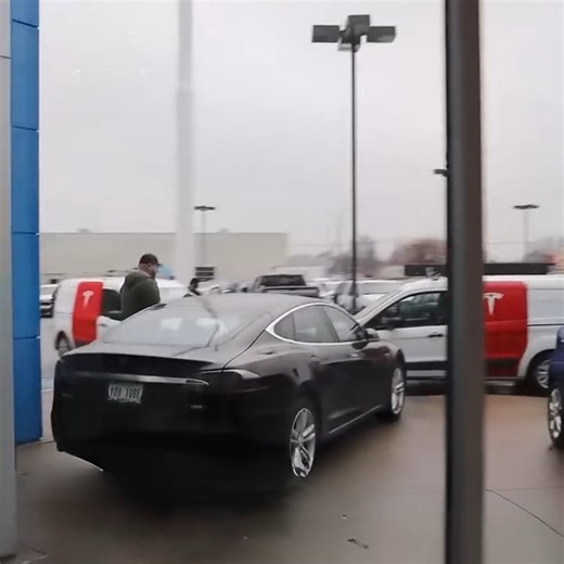 Fixing a Tesla Model S Door Handle—Costly?