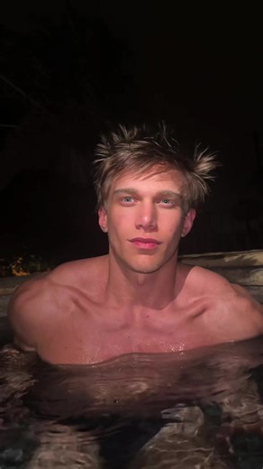 varis 🇦🇱 (@v.varis)’s videos with тело slowed - djzupraiii2