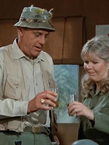 Best scene from M*A*S*H 4077 - Comedy of War 70-80s #MASH #mash4077 #4077 #War #WWI #oldwar #Comedy | Join us: https://www.facebook.com/groups/772465791028529 . | MASH Full Episodes
