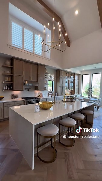 Everything’s bigger and better in Texas 🔥 Medical professionals can get in with $0 Down and no PMI with all closing costs paid! They’re also offering a 3.99% interest rate with inventory all over Houston! Comment “Big” to get more info on this stunning property!