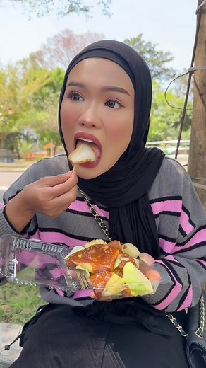 Sedap Rojak Lombok: Bella Makan di Tepi Jalan