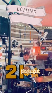 Fredagen 21 november släpper vi vår nya låt White Knuckles som dessutom inspirerat till vårt bandnamn. 🤩🤠 #americanarock #tonymalmbergandwhiteknuckles #music #rock #newmusic | White Knuckles