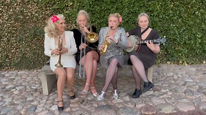 Gunhild Carling & Carling family, Krapperups Slott den 18e Augusti | Gunhild Carling