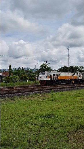 kereta #kereta #keretaapi #keretaapiindonesia #angkutandarat