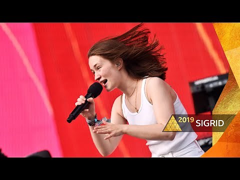 Sigrid - Strangers (Glastonbury 2019)