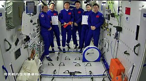 Chinese astronauts' first work handover in space: The #Shenzhou14 crew has handed over the key to China's space station to the #Shenzhou15 astronauts. The Shenzhou-14 crew will return to the Earth on Sunday. #GLOBALink | China Xinhua News