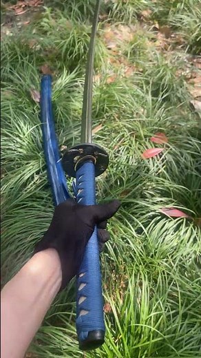 This Blue Katana Is a Work of Art – Folded 1095 Steel #solokatana#handmadekatana #katanasword