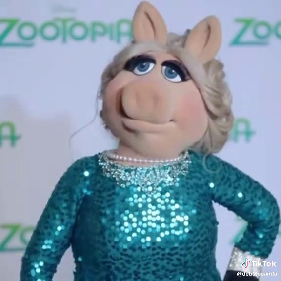 She is truly the perfect celebrity #misspiggy #ladygaga #muppets #themuppets