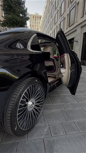 The Pinnacle of Beauty and Luxury: 2027 MAYBACH S-CLASS 👑