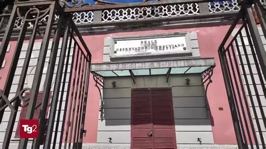 80 anni fa eruttava per l'ultima volta il #Vesuvio. Il vulcano che domina il #golfo di #Napoli è quiescente da allora e sorvegliato speciale | Tg2