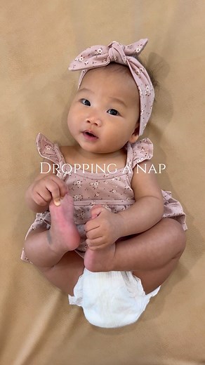 Jamie Yang on Instagram: "The first year we go through so many nap transitions. RIGHT when we feel like we “got the routine down” as parents, our babies then change it up on us, like a “I got you”🤣 ⁣ ⁣ We go from newborn naps of every 2 hrs, to 4 naps, 3 naps, 2 naps, then eventually 1 nap 😅 I never followed any books telling me when to drop a nap, I ALWAYS went by my baby’s cues (for all 3). Sharing my experience as a mom of 3 and the signs that I looked out for: ⁣ ⁣ 1. Random night wakings- 