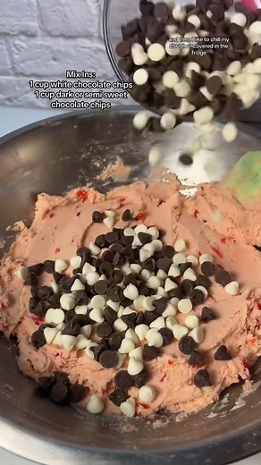 The prettiest and most delectable Maraschino Cherry Double Chip Shortbread Cookies 😍🍒🍫 #cherrychocolatechipcookies #chocolatecherrycookies #whitechocolatecherrycookies #maraschinocherrycookies #cherrychocolatedessert #valentinesdaycookies #nyccookies #viral #fyp #xybca | Brooki Bakehouse