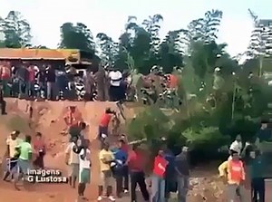 Biggest Python found by the Villagers - Video Dailymotion