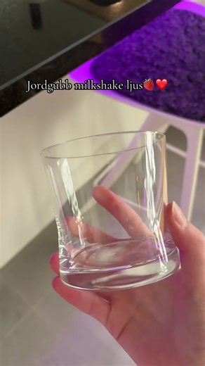 Handgjort Jordgubb Milkshake Ljus för 180kr Frakt
