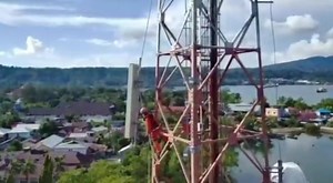 Parallel Wireless #Reimaginers working with Indosat Ooredoo and Telecom Infra Project on successful Open RAN field trials. The Indonesian Open RAN installation team is using a drone to check accuracy and improve communication between the ground and install teams. #OpenRAN #connectivity #Indonesia https://bddy.me/3sG98ve | Parallel Wireless, Inc.