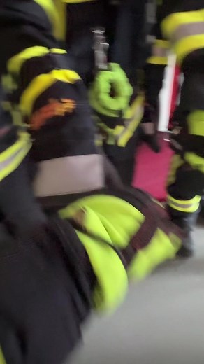 👊👊👊👊👧👊 ♥️ #feuerwehr #freiwilligefeuerwehr #feuerwehrmann #feuerwehrfrau #feuerwehreinsatz #feuerwehrfamilie #feuerwehrauto #feuerwehrjugend #feuerwehrfest #feuerwehrsport #einsatz #blaulicht #firefighter