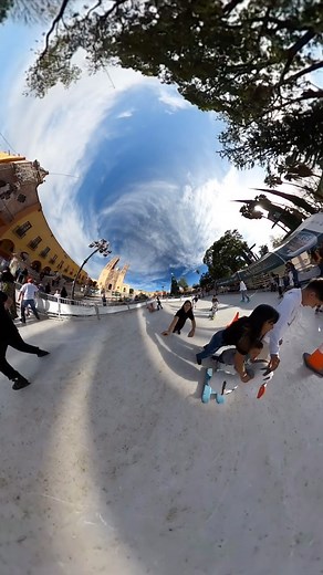 5.4K views · 171 reactions | Hoy fue el último día de la pista de patinaje sobre hielo en #doloreshidalgoguanajuato Que levanté la mano los que fueron a patinar y que escriban un comentario los que se cayeron o se la pasaron agarrados del barandal  #mipuebloadorado #comodoloresnohaydos #visitadolores #elpuebloconmashistoria | Cosas Dolorenses | Facebook