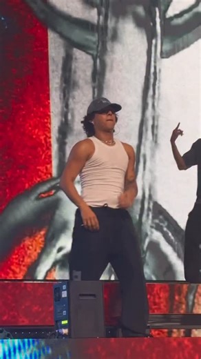 BΛBY FӨX on Instagram: "SOUNDCHECK! Mis pantalones @dynamo_live"