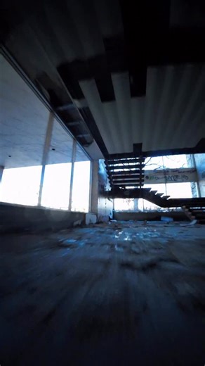 NYC FPV DRONE PILOT 🇵🇪 on Instagram: "Tis the season to start using them hand warmers! Brrrrrrrrrr 🥶🥶🥶 didn’t stop me and the homie @skyhighfpv from getting some packs in tho! Happy to announce that I am now flying the @jev_aerials Doppler 5” which is an absolute pleasure to rip. Feels very tight and light which is a fun change for me. I’m used to flying heavy frames. Usually you would think lighter means more fragile but that is for sure not the case with the Doppler. Been bashing this thi