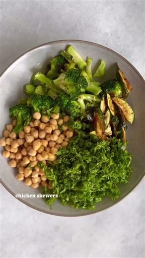CHARRED BROCCOLI & ZUCCHINI WITH LEMON, CHILLI & ALMONDS