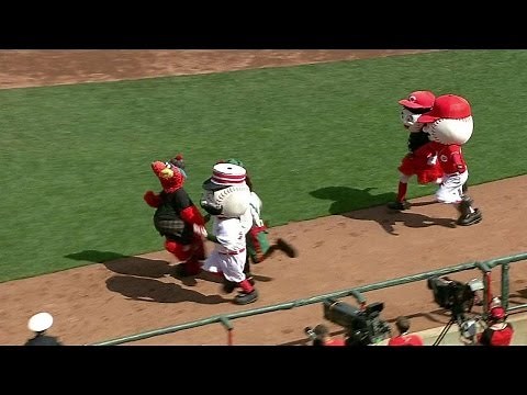 PIT@CIN: Five mascots hustle to the finish line