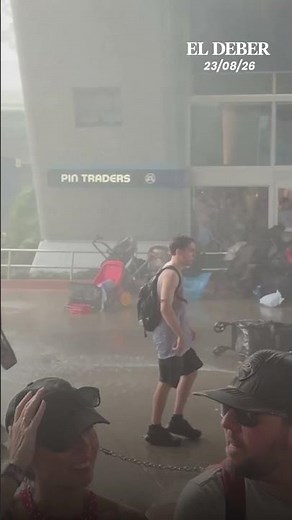Caught in the weather in line for Disney World: severe storm hits Florida